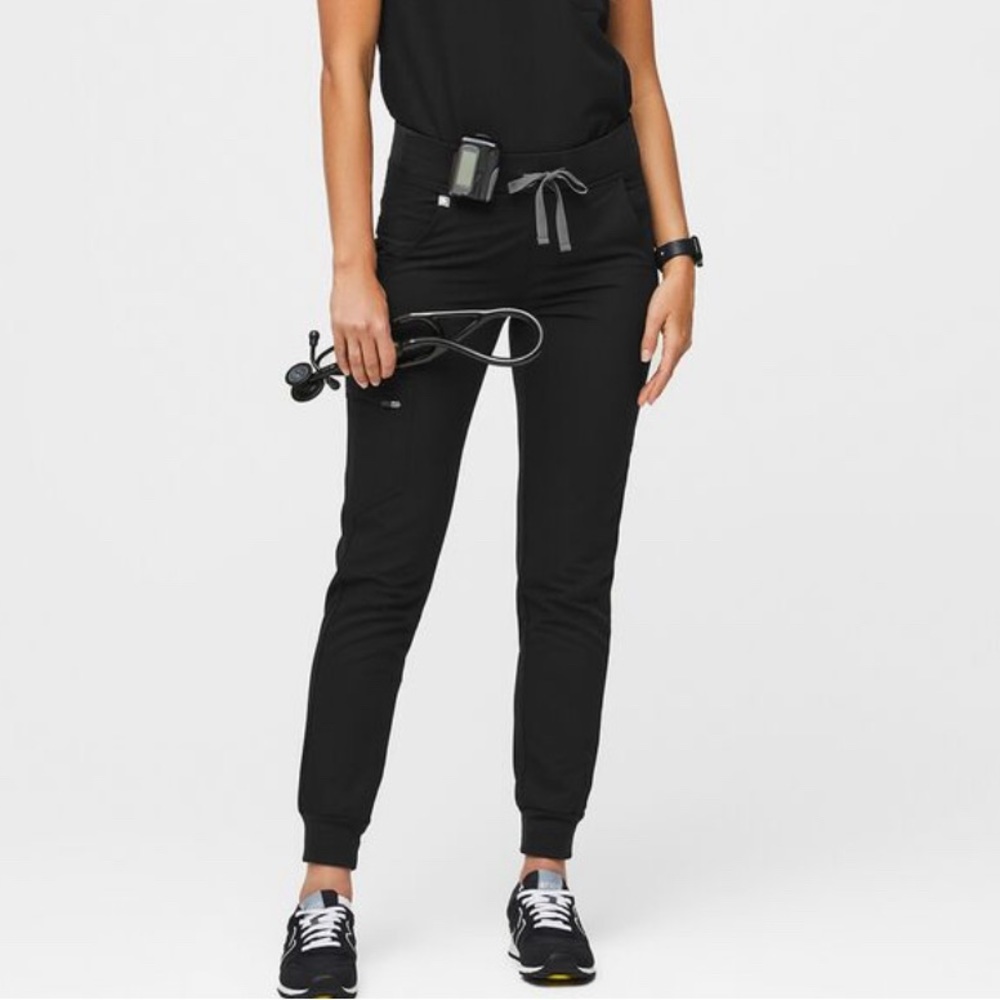 Black joggers petite / small 🤍 tags still attached